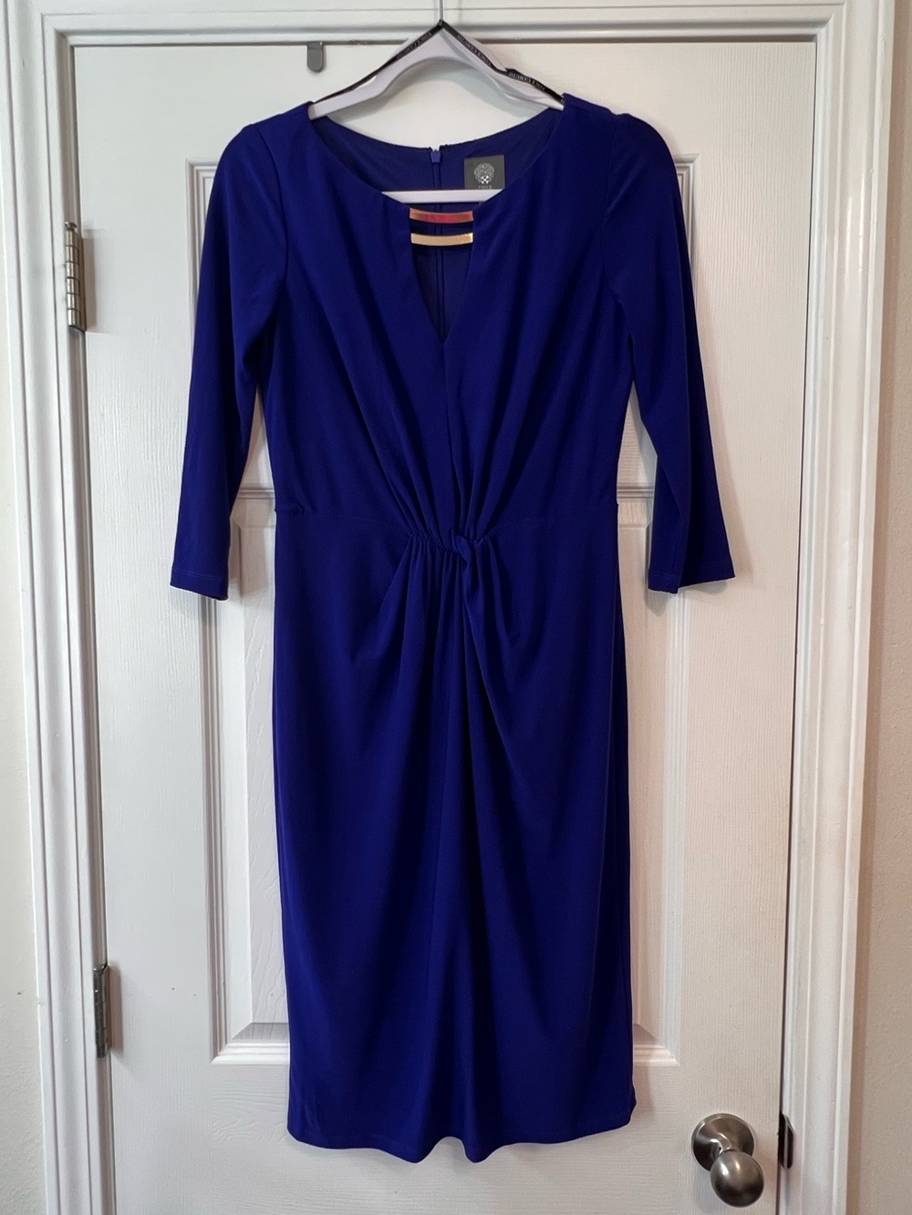 Vince Camuto Royal Blue Ruched Midi Dress Gold Bar Sheath Size 6 Flattering fit